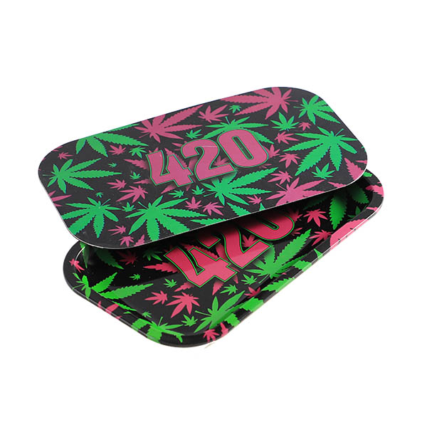 Rolling tray with magnetic lid