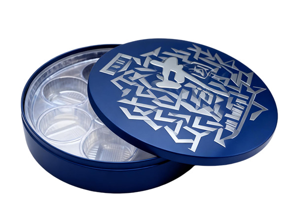 Round cookie tin